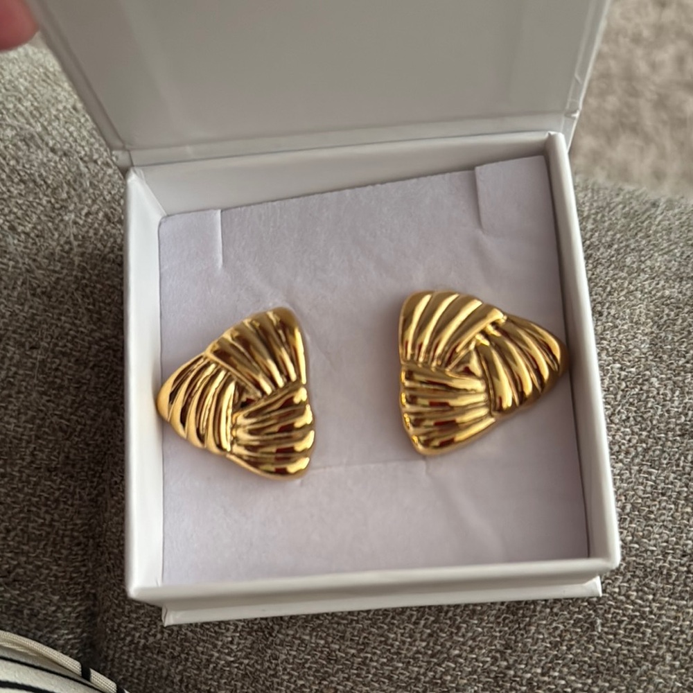 Heaven Mayhem Tri Gold Earrings